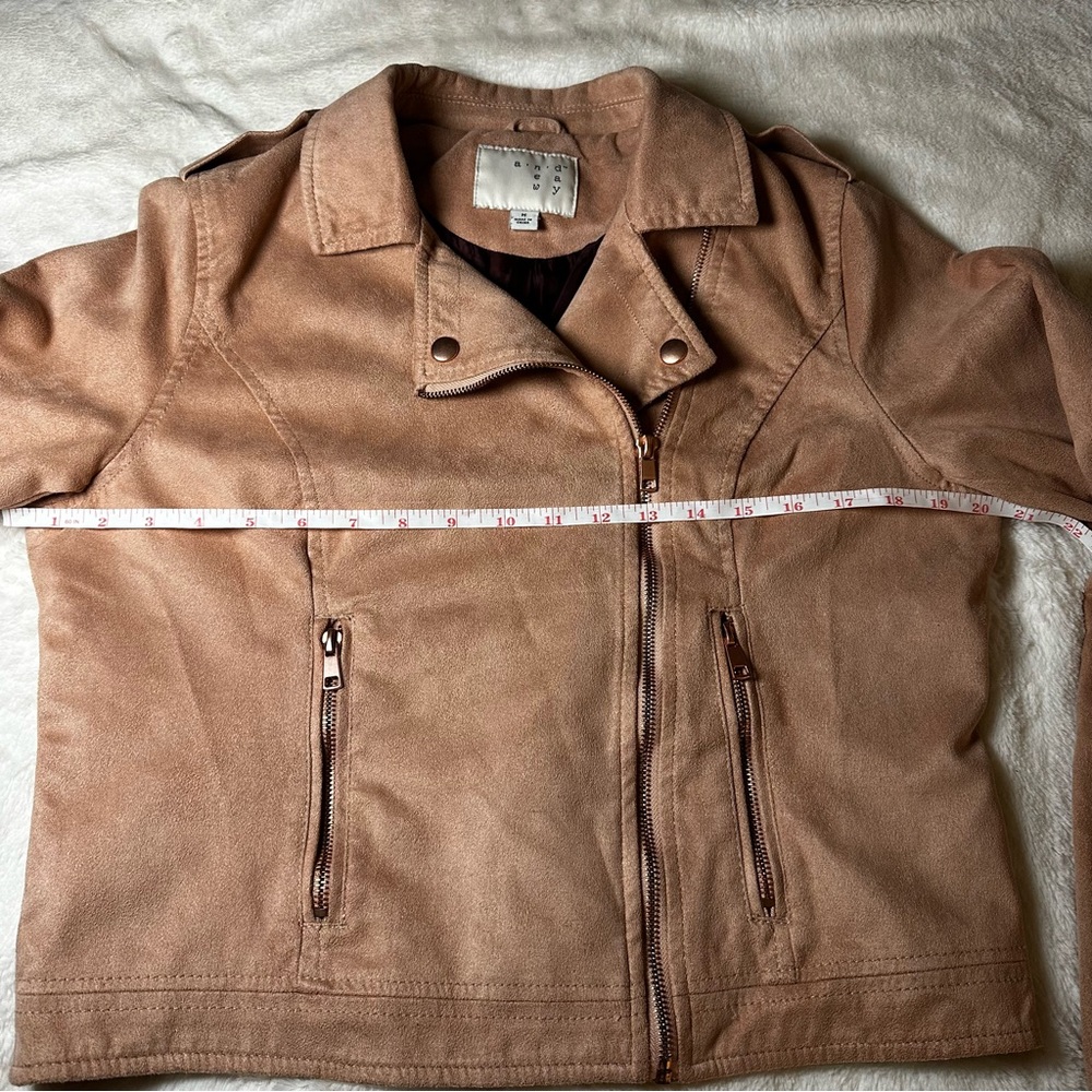 Chic Women's Light Pink Suede Jacket - image 7